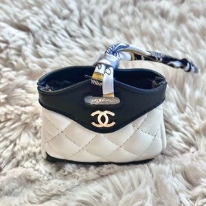 Black and White Quilted Pouch, mini handbag, purse doll, AirPod or coin purse